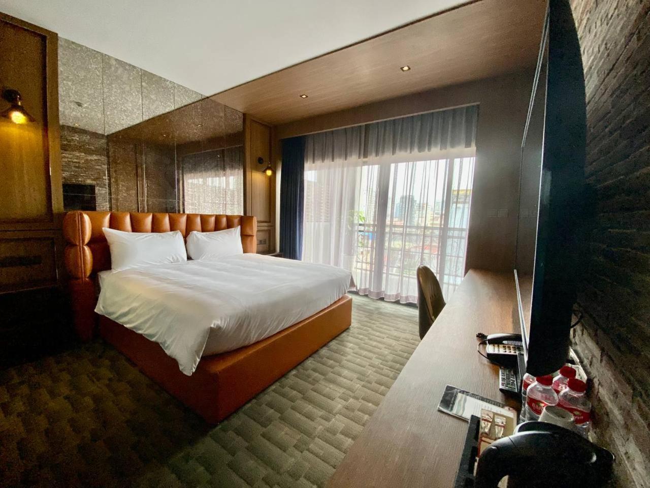 Check Inn Phnom Penh Bkk1 מראה חיצוני תמונה
